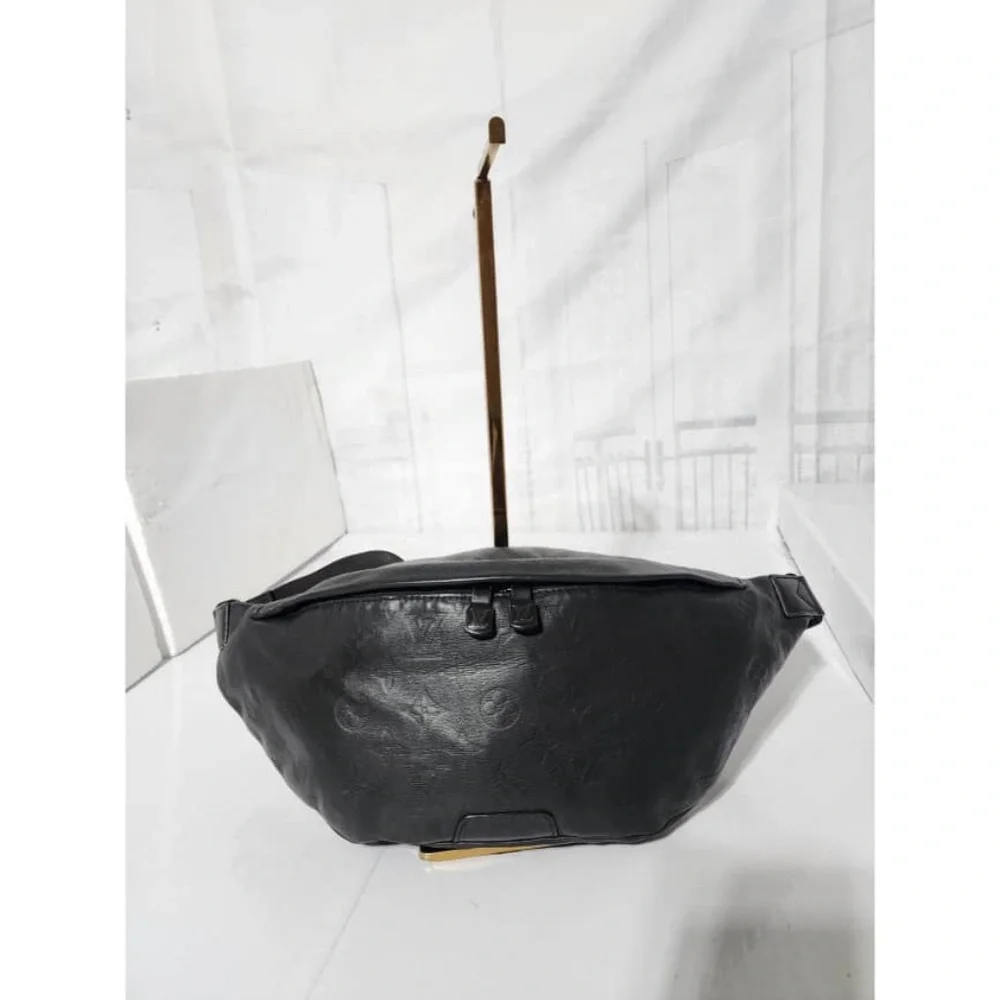 SOLD***Authentic LOUIS VUITTON Monogram Shadow Leather Discovery Bum/Waist Bag - Picture 14 of 15